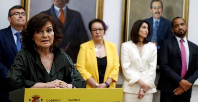 Carmen Calvo en la toma de posesión de la directora del Instituto de la Mujer, la Delegada del Gobierno contra Violencia Machista y el director de Igualdad de trato y diversidad. / EFE
