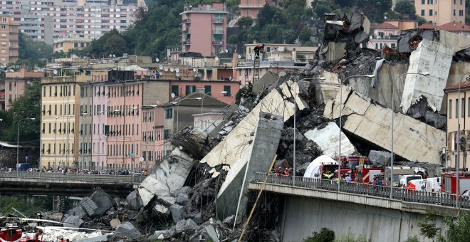 El puente de Morandi derrumbado en la ciudad portuaria italiana de Génova es uno de los más graves de este tipo de infraestructuras en Europa en los últimos años. / REUTERS - Stefano Rellandini