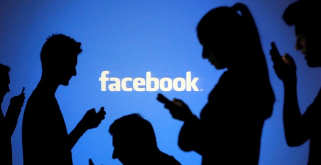 Facebook resiste las embestidas del Gobierno de EE.UU., que le reclama acceso directo a su aplicación de mensajes de texto y llamadas telefónicas | REUTERS / Dado Ruvic