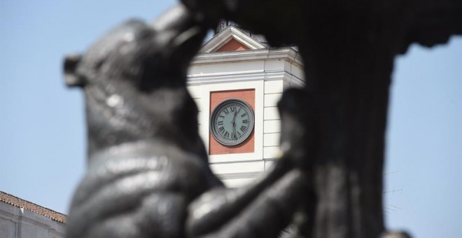 Fotografía del reloj Puerta del Sol (Madrid). La Comisión Europea(CE) propondrá poner fin al cambio al horario de invierno en la UE tras analizar los resultados de una consulta pública en la que 'millones' de ciudadanos pidieron mantener el horario de ver