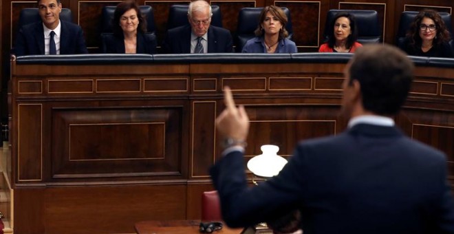 El líder del PP, Pablo Casado, durante su intervención en la sesión de control al Gobierno. - EFE