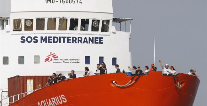 Imagen de archivo que muestra al buque humanitario de las ONG SOS Méditerranée y Médicos Sin Fronteras (MSF) Aquarius. - EFE