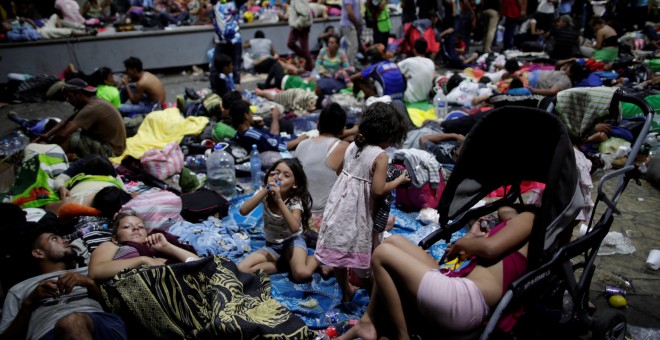 Algunos de los miles de migrantes hondureños descansando en la ciudad mexicana de Tapachula - REUTERS/Ueslei Marcelino