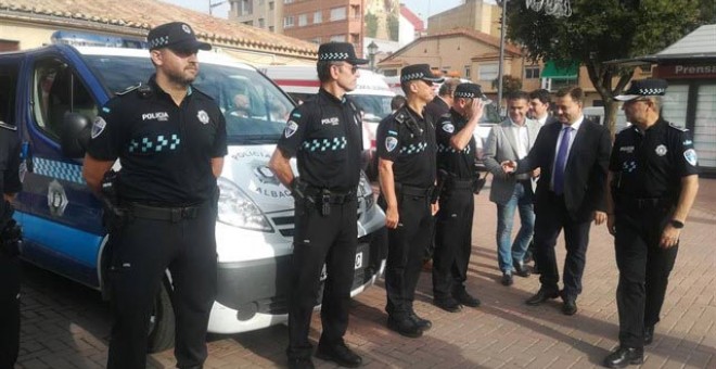 Policías locales de Albacete durante un servicio. (EP)