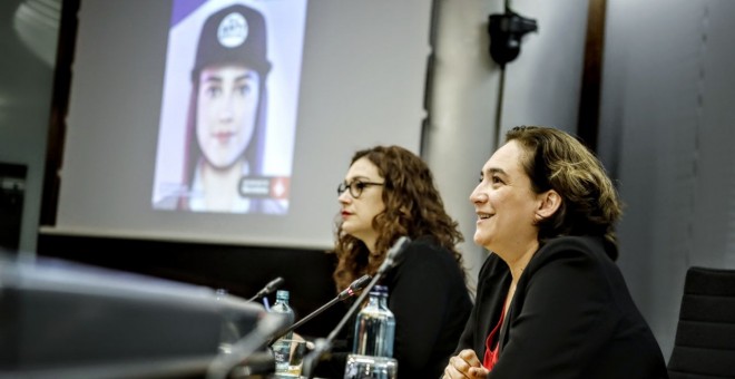 Laura Pérez i Ada Colau durant la roda de premsa. AJUNTAMENT DE BARCELONA