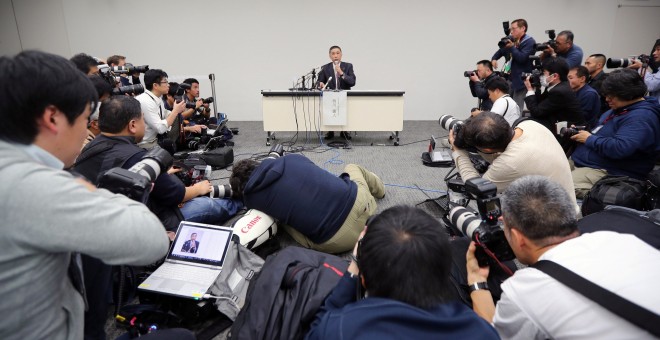 El máximo ejecutivo de la compañía Nissan Motor, Hiroto Saikawa, en rueda de prensa para informar sobre la destitución del presidente del grupo japonés Carlos Ghosn, después de que fuera detenido en Tokio. EFE/ Jiji Press