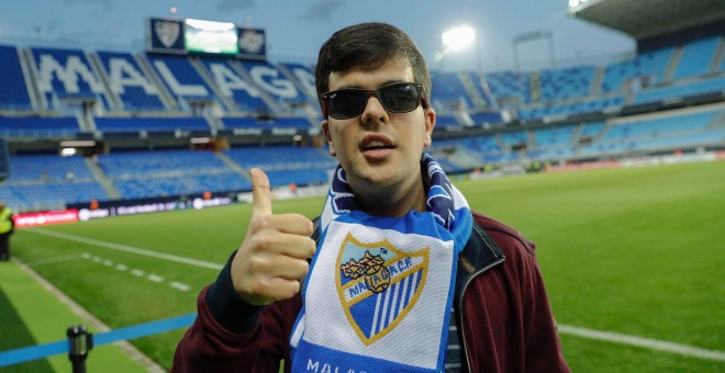 Juan Antonio acude fielmente cada dos semanas a La Rosaleda para animar a su equipo. / MÁLAGA F.C.