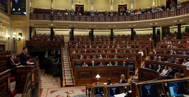 El presidente del Gobierno, Pedro Sánchez, durante su intervención ante el pleno del Congreso con el fin de hablar de la situación en Cataluña en un pleno en el que también informa del acuerdo de la Unión Europea sobre el 'brexit' / EFE