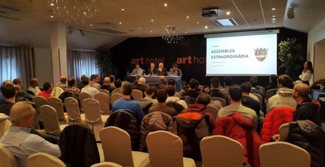 Fotografía de la asamblea extraordinaria realizada por el FC Andorra.