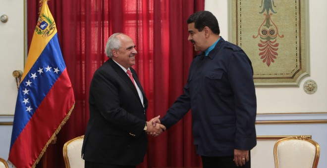 El presidente venezolano, Nicolás Maduro, y el entonces secretario general de Unasur, Ernesto Samper, en un encuentro a comienzos de 2015. REUTERS
