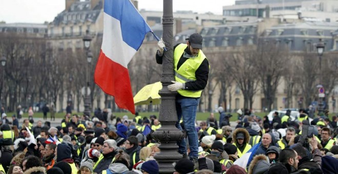 Protesta de los chalecos amarillos en París. (CHARLES PLATIAU | REUTERS)