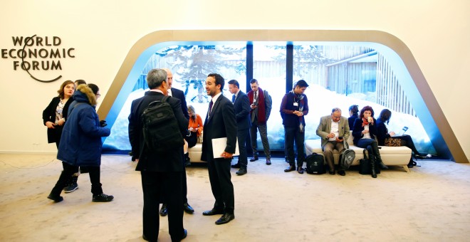 Asistentes a la reunión anual del Foro Económico Mundial (WEF) en Davos, Suiza. REUTERS / Arnd Wiegmann