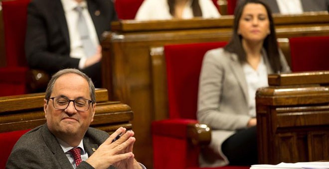 El president de la Generalitat, Quim Torra, y la líder de Cs, Inés Arrimadas, en el Parlament. / QUIQUE GARCÍA (EFE)