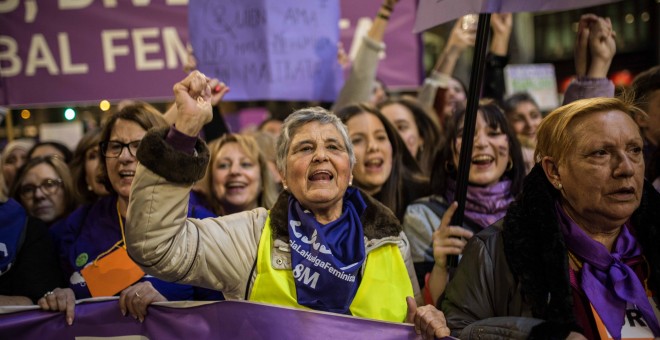 La cabecera de la manifestación del Día de la Mujer, en la calle Alcalá de Madrid.- JAIRO VARGAS