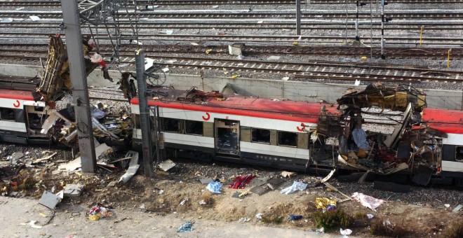 Imagen de archivo del estado en que quedó uno de los vagones de la estación de Atocha tras las explosiones del 11-M. SERGIO BARRENECHEA EFE