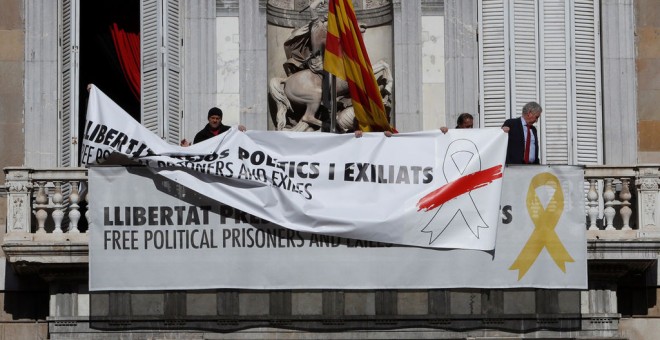 La última pancarta colgada por Quim Torra en el Palacio de la Generalitat. | EFE