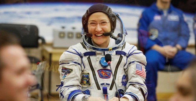 Christina Koch es una de las dos astronautas de la NASA que protagonizarán la primera caminata espacial realziada sólo por mujeres. / SHAMIL ZHUMATOV (REUTERS)