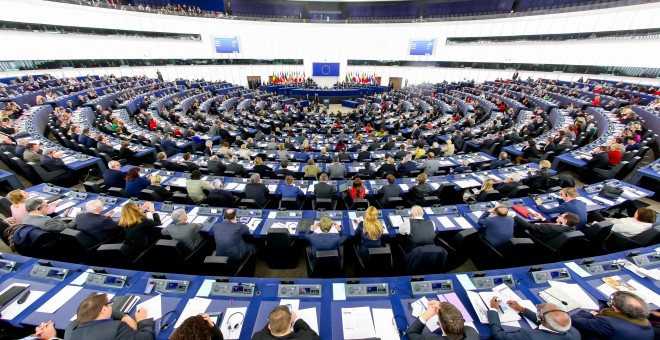 Los miembros del Parlamento Europeo en una sesión de votación en Estrasburgo. | Reuters