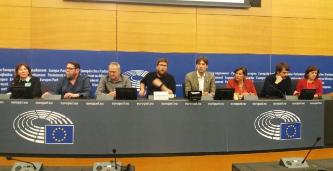Rueda de prensas de los impulsores de la campaña 'Juicio a Martín Villa' junto a varios eurodiputados españoles.- PRENSA PODEMOS