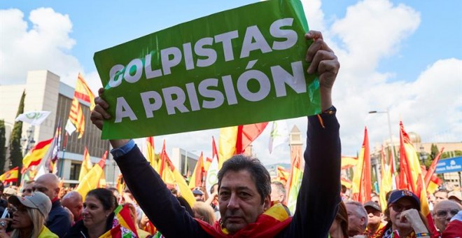 Asistentes al acto de Vox, que el partido organiza bajo el lema 'Cataluña es España', esta mañana en Barcelona.-EFE/Alejandro García