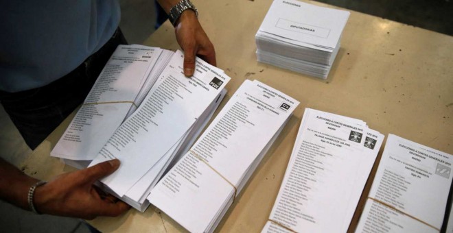 Papeletas de voto de las últimas elecciones generales del 26-J de 2016. REUTERS
