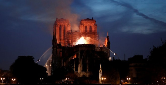 Incendio en la catedral de Notre Dame. REUTERS/Benoit Tessier