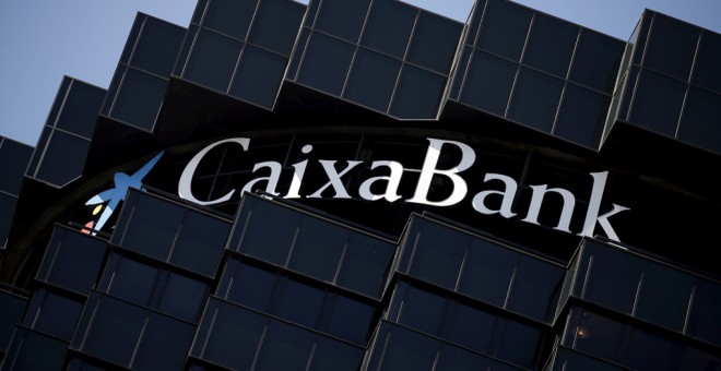 El logo de Caixabank, en su sede en Barcelona. REUTERS/Albert Gea