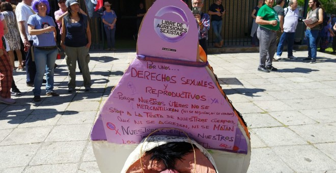 El coño insumiso regresa a las calles de Sevilla por el 1 de mayo