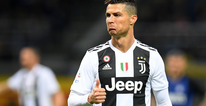 Cristiano Ronaldo hace un gesto en un partido de la Juventus ante el Inter de Milán. /REUTERS