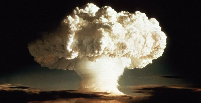 El hongo formado por la explosión de Ivy Mike, la primera bomba de hidrógeno, en octubre de 1952. REUTERS