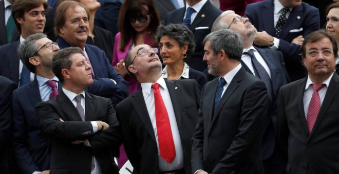 Los presidentes autonómicos socialistas Emiliano García-Page (Castilla-La mancha), Javier Lambán (Aragón) y Guillermo Fernández Vara (Extremaduira), con el canario, Fernado Clavijo. EFE