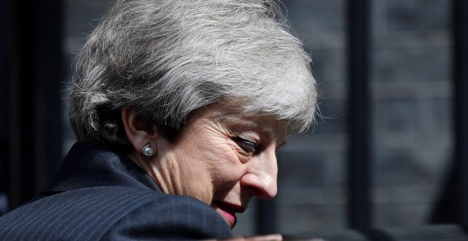 La primera ministra británica, Theresa May, a su salida de Downing Street (Londres). / REUTERS - TOBY MELVILLE