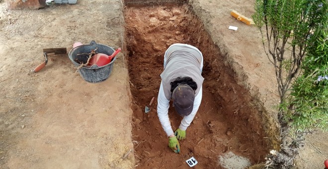 Inicio de la exhumación de la fosa en el municipio de Nerva