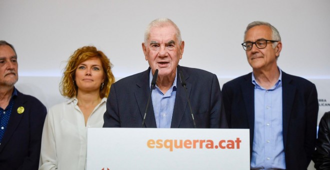 Maragall, acompanyat dels altres regidors electes d'ERC, en la compareixença d'aquest dimarts. Al seu darrere, Elisenda Alamany i Miquel Puig. MARC PUIG
