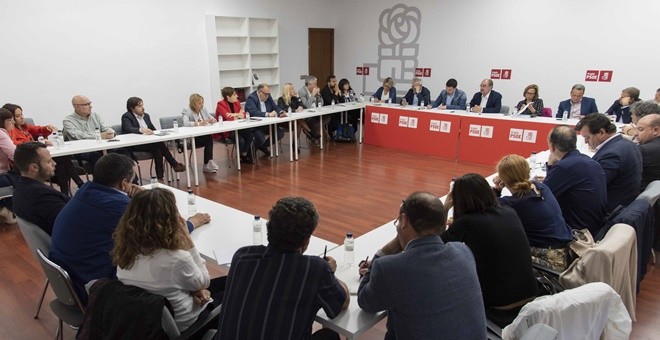 La ejecutiva aragonesa del PSOE se reunió este martes para valorar los resultados y crear la comisión que negociará con el resto de partidos. PSOE
