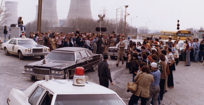 El presidente Jimmy Carter abandonando las instalaciones de Three Mile Island el 1 de abril de 1979. WIKIPEDIA.
