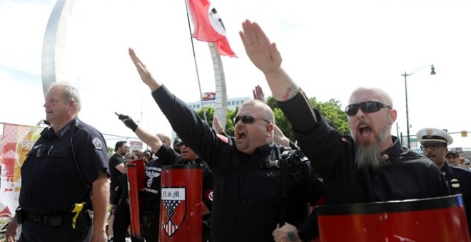 Un grupo de neonazis interrumió el sábado el Desfile del Orgullo de Detroit. Reuters