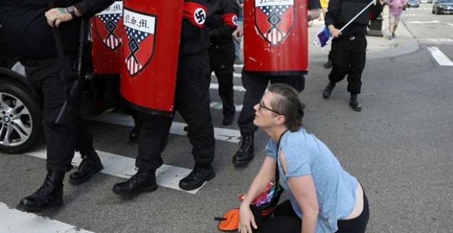 Los neonazis pertenecen al Movimiento Nacional Socialista. Reuters