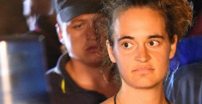 La capitana del 'Sea Watch 3', Carola Rackete, tras ser detenida en LampedusaREUTERS / GUGLIELMO MANGIAPANE