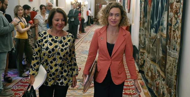 La presidenta del Congreso de los Diputados Meritxell Batet (d), a su llegada a la reunión de la Mesa del Congreso de los Diputa