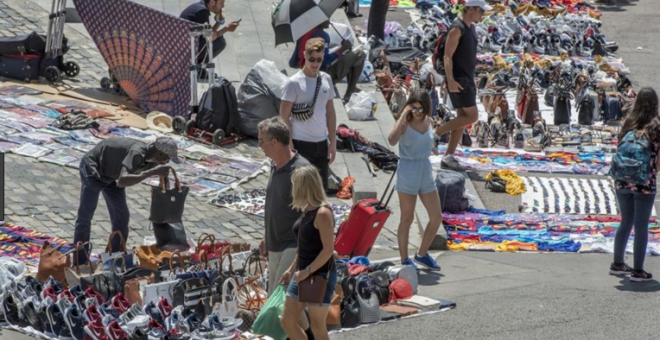 Imatge d'arxiu del top manta a Barcelona.