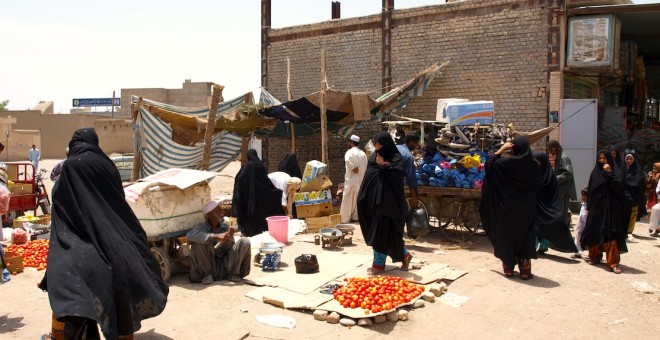 Mercado callejero en la ciudad de Iranshar, en la provincia iraní de Sistán y Baluchistán.