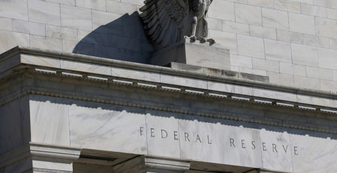 Detalle de la fachada del edificio de la Reserva ederal (Fed), en Constitution Avenue, de Washington. REUTERS/Leah Millis