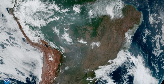 Los incendios que arrasan la selva amazónica, vistos desde el espacio, capturados por el satélite meteorológico geoestacionario GOES-16 el 21 de agosto de 2019.- REUTERS/ NASA