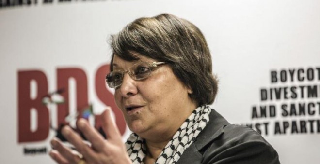 La exguerrillera palestina Leila Khaled durante una conferencia en Sudáfrica sobre la campaña de boicot a Israel BDS.- AFP