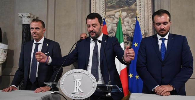 El líder de la ultraderechista Liga, Matteo Salvini (centro).- EFE