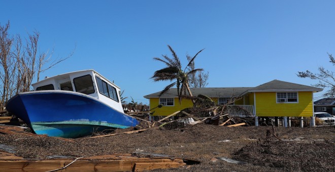 07/09 / 2019.- Una foto de folleto proporcionada por el Ministerio de Defensa británico (MOD) que muestra las secuelas del huracán Dorian en Fox Town en la isla de Little Abaco. EFE / EPA / PAUL HALLIWELL