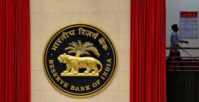 El logo del Banco de la Reserva de India (RBI, en sus siglas en inglés) en el interior de su sede en Nueva Delhi. REUTERS/Anushree Fadnavis