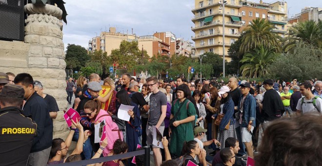 Activistes del Pícnic per la República bloquejant la Sagrada Família. PICNIC PER LA REPÚBLICA