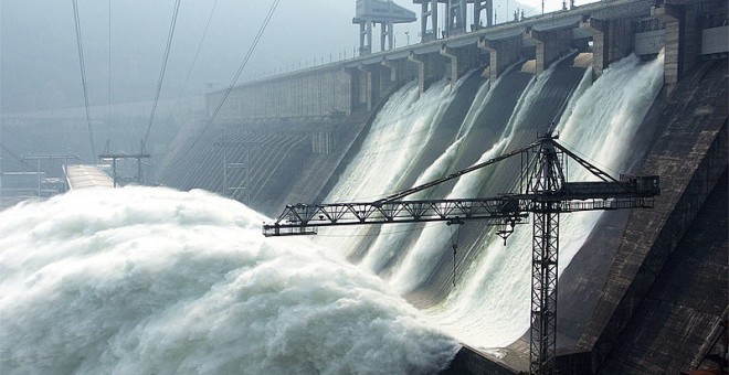 Imagen de archivo de la presa hidroeléctrica de Krasnoyarsk.